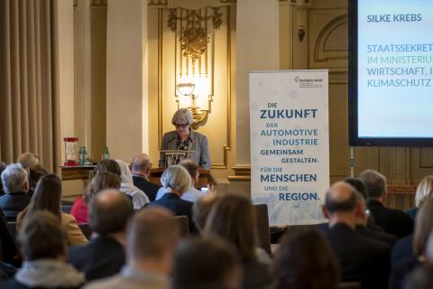 Staatssekretärin Silke Krebs vom MWIKE NRW sprach von vielfältigen Herausforderungen