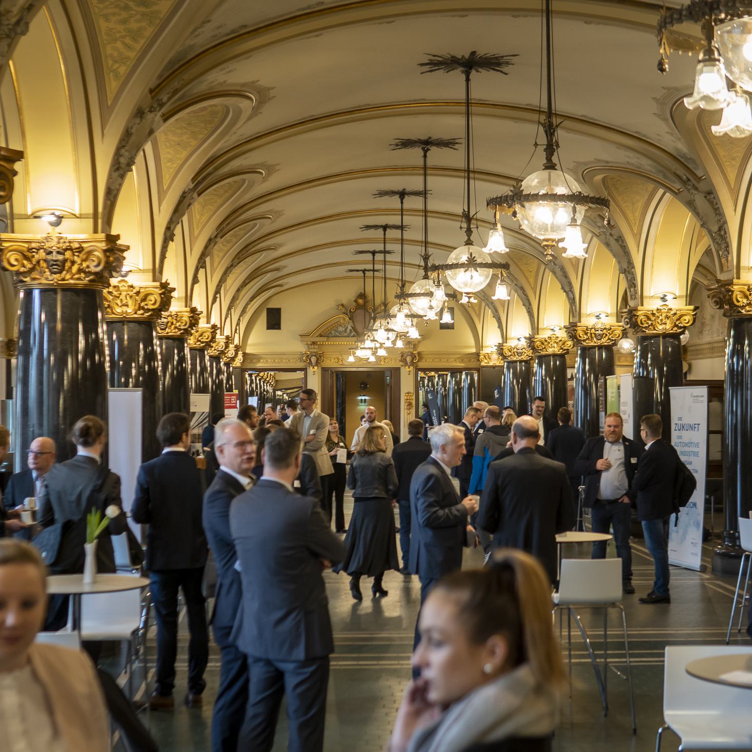 Die Wandelhalle der historischen Stadthalle Wuppertal